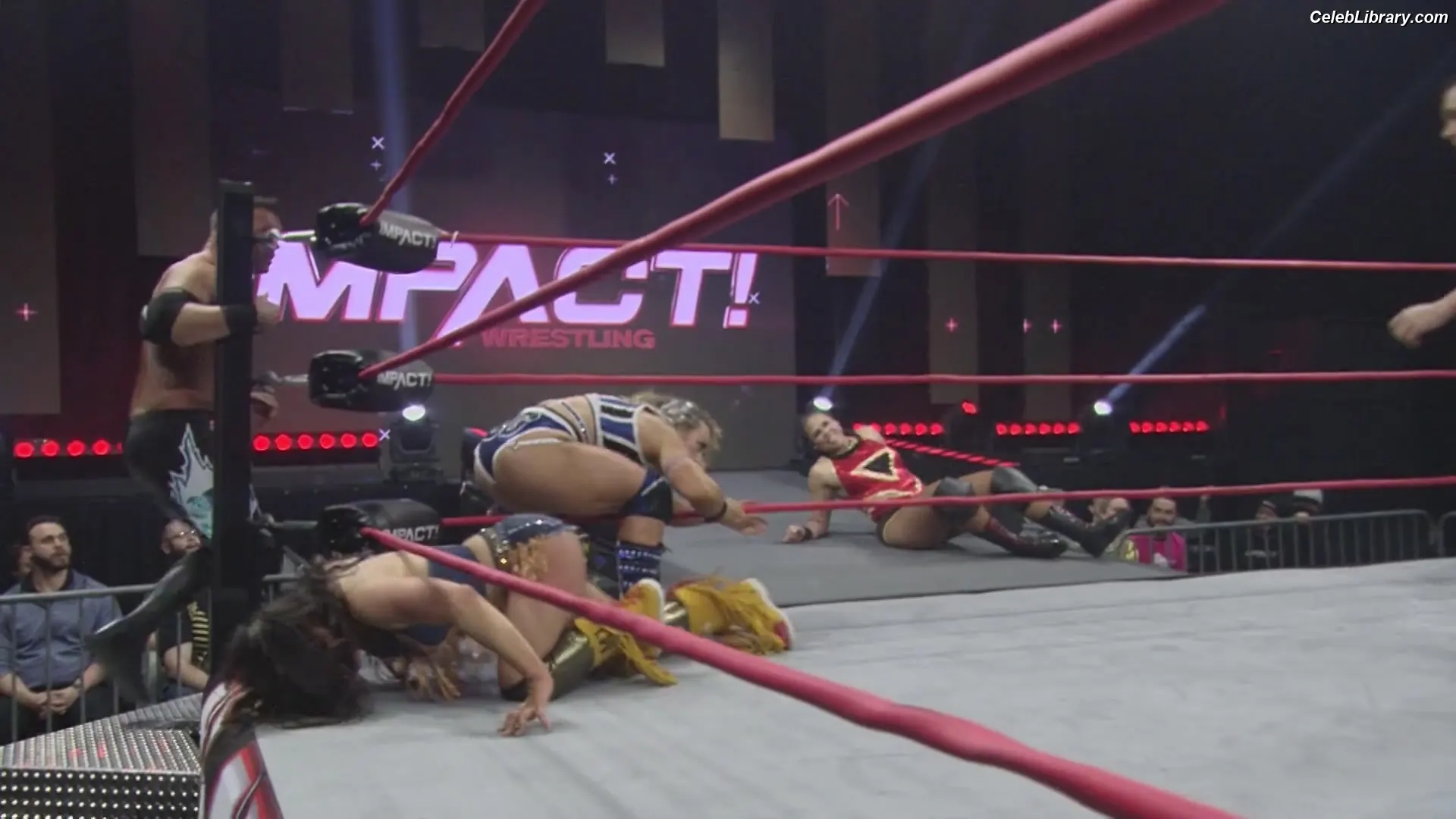 Mickie James photo 4 of 1067