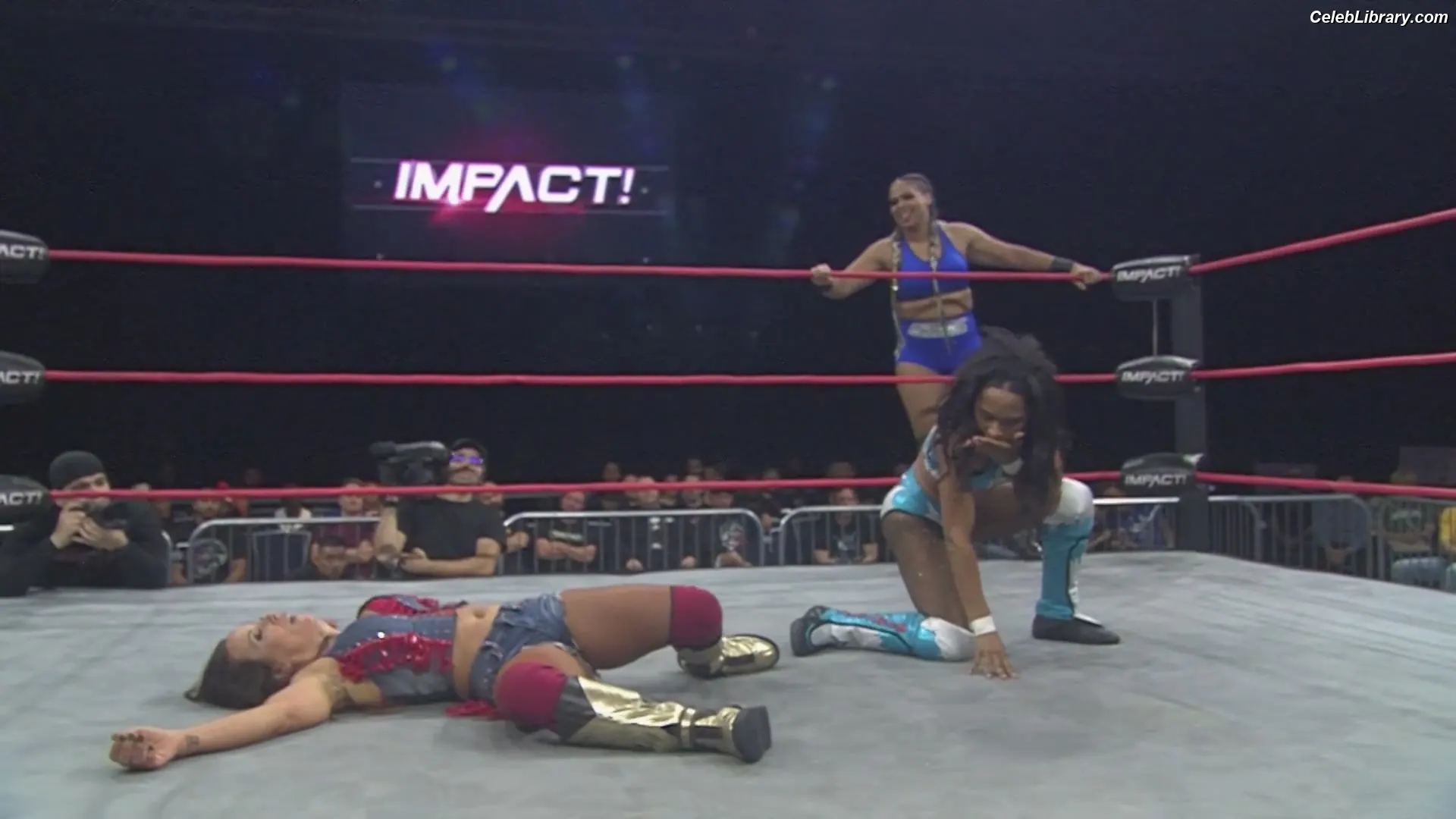 Mickie James photo 11 of 1067