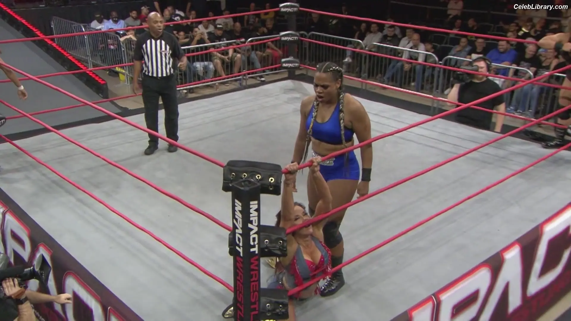 Mickie James photo 24 of 1067