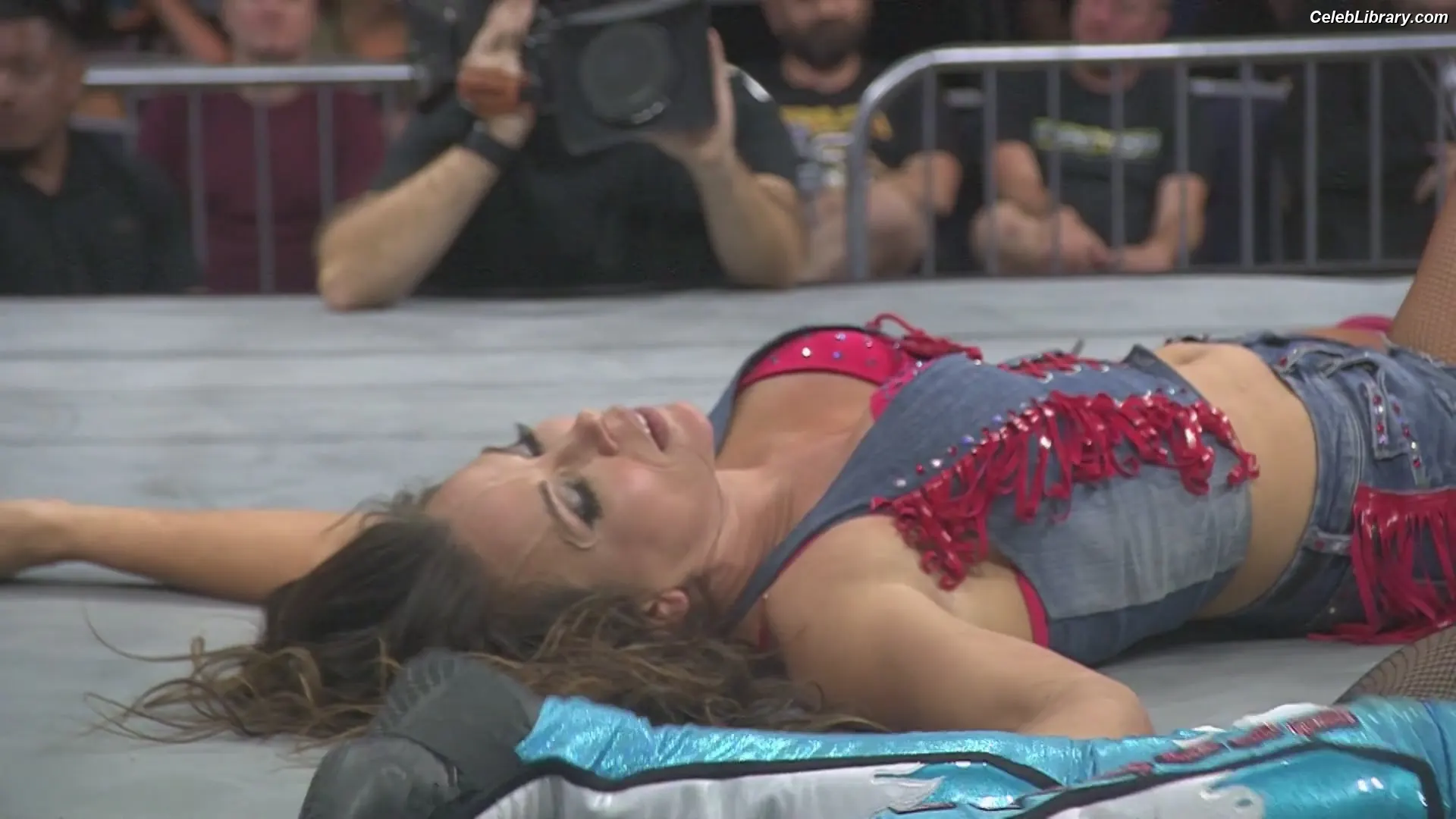 Mickie James photo 2 of 1067