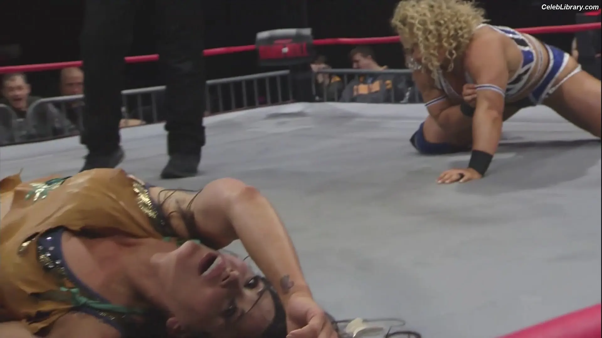 Mickie James photo 8 of 1067