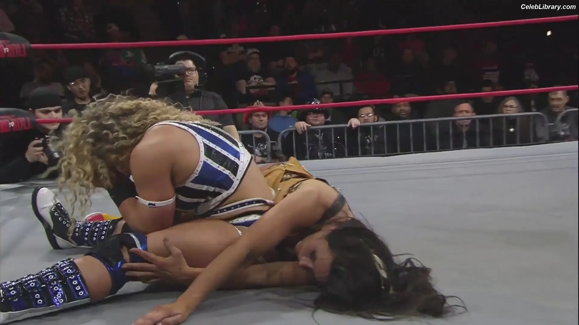 Mickie James photo 13 of 1067