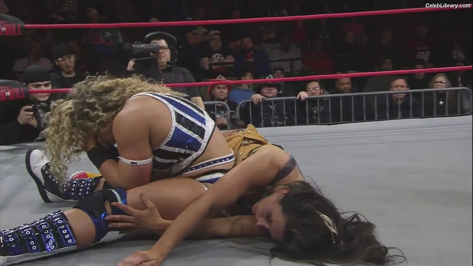 Mickie James photo 14 of 1067
