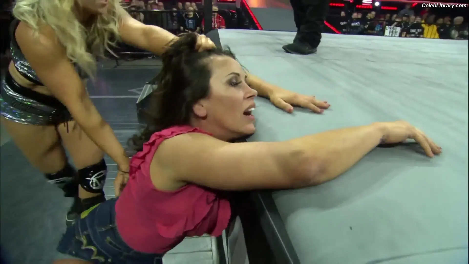 Mickie James photo 14 of 1067