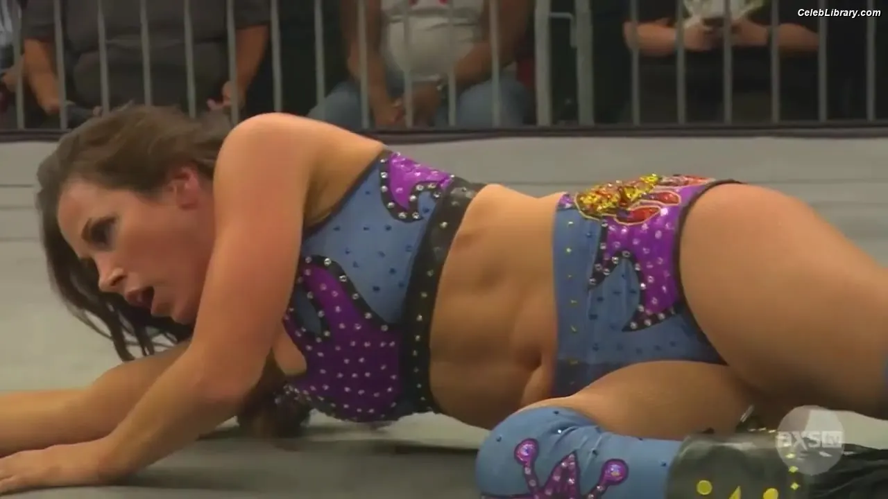 Mickie James photo 13 of 1067