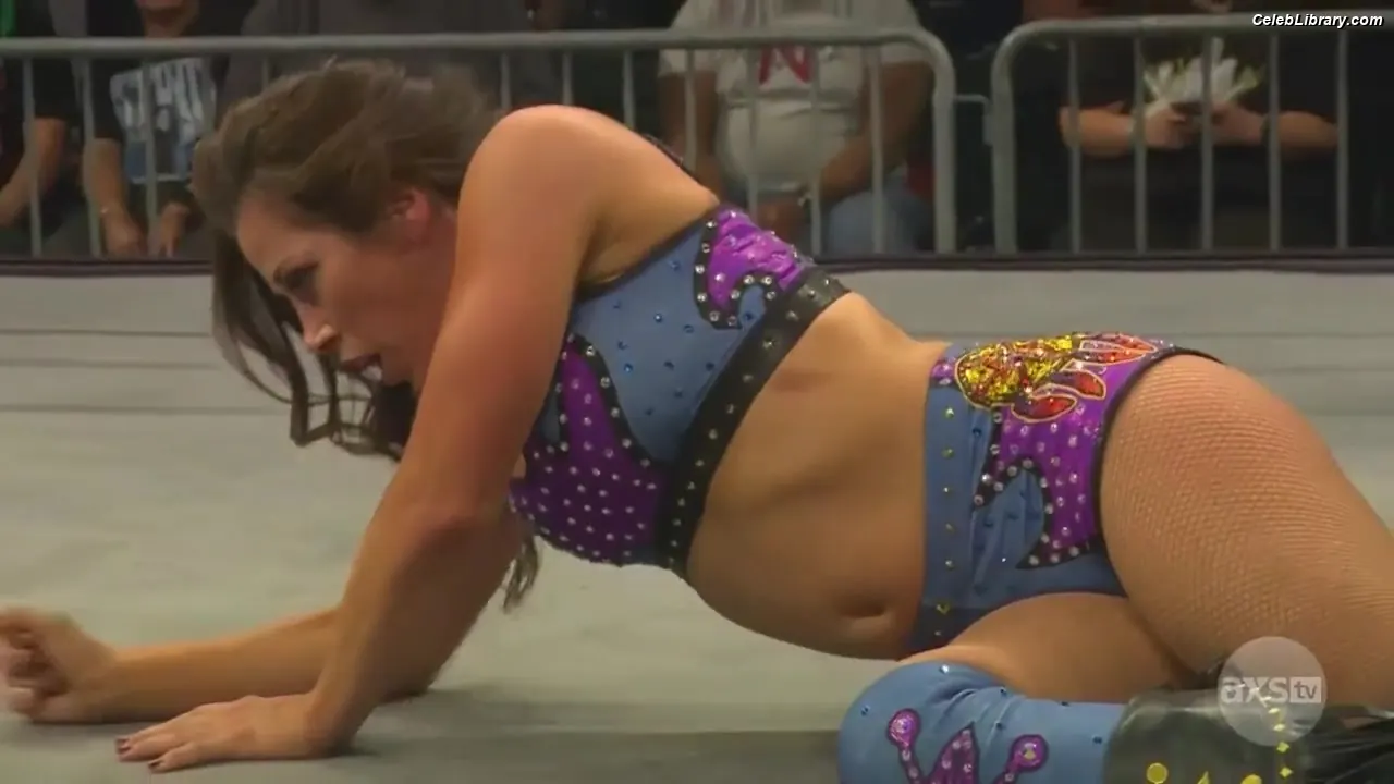 Mickie James photo 14 of 1067