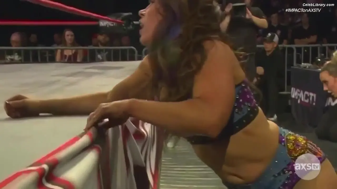 Mickie James photo 22 of 1067