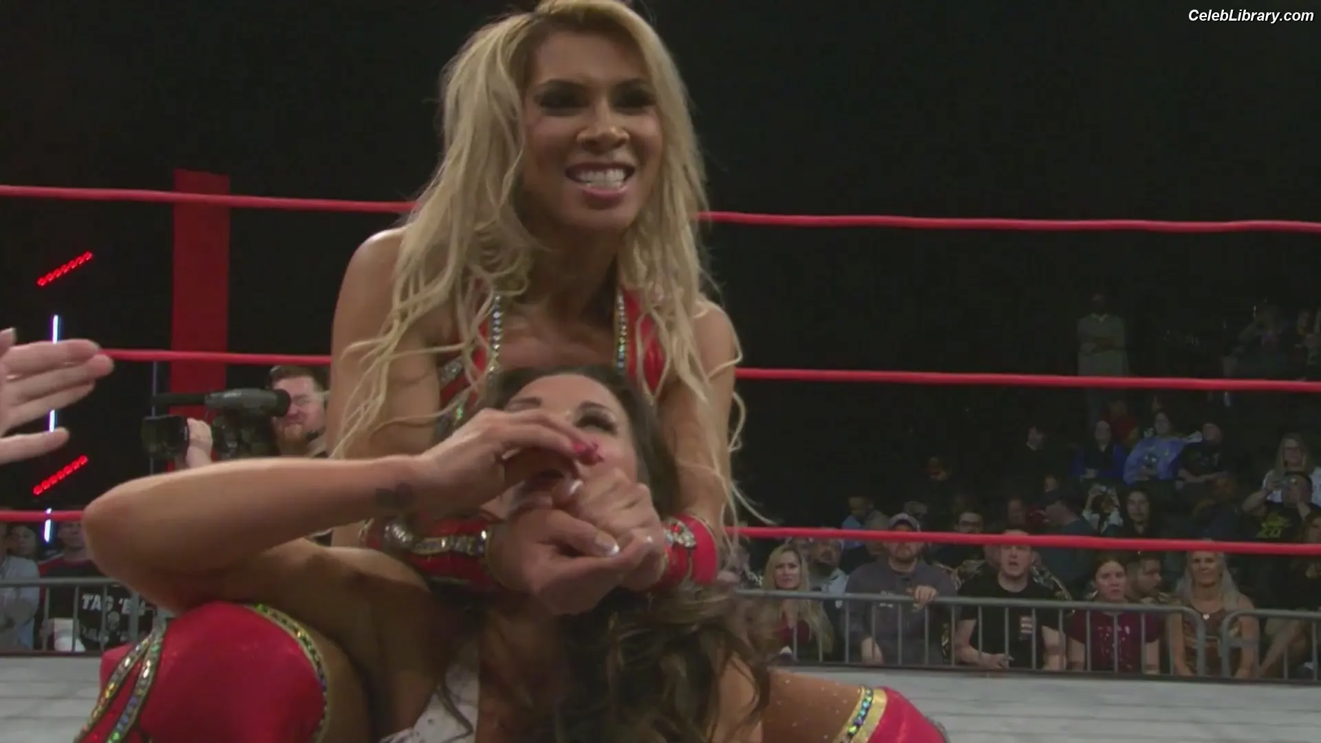 Mickie James photo 17 of 1067