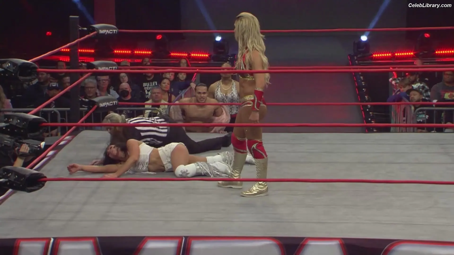 Mickie James photo 24 of 1067
