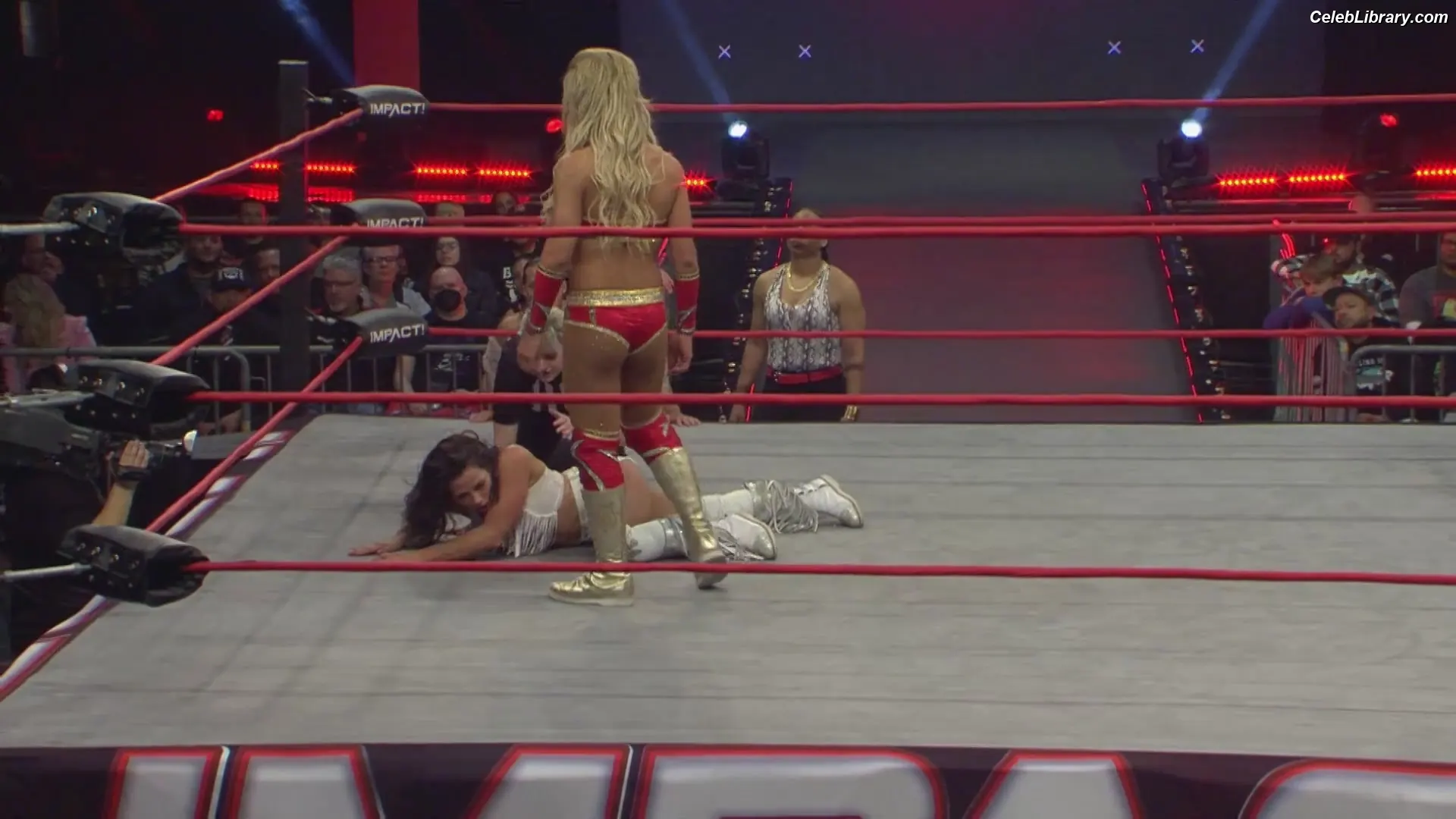 Mickie James photo 4 of 1067