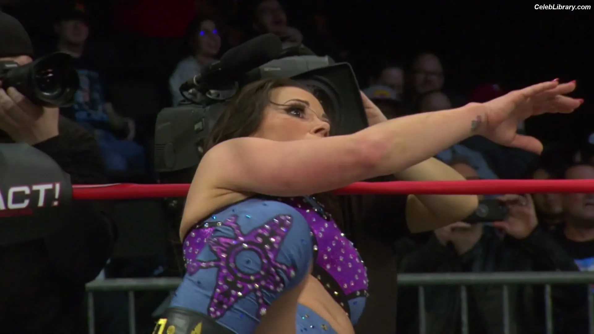 Mickie James photo 4 of 1067