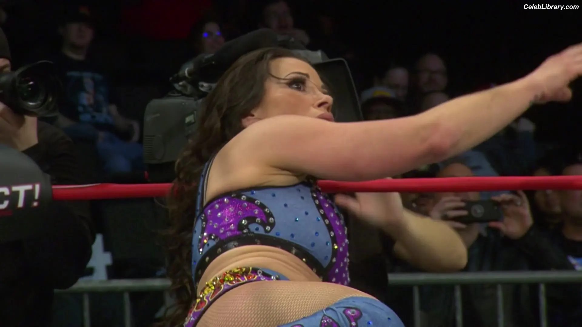 Mickie James photo 8 of 1067