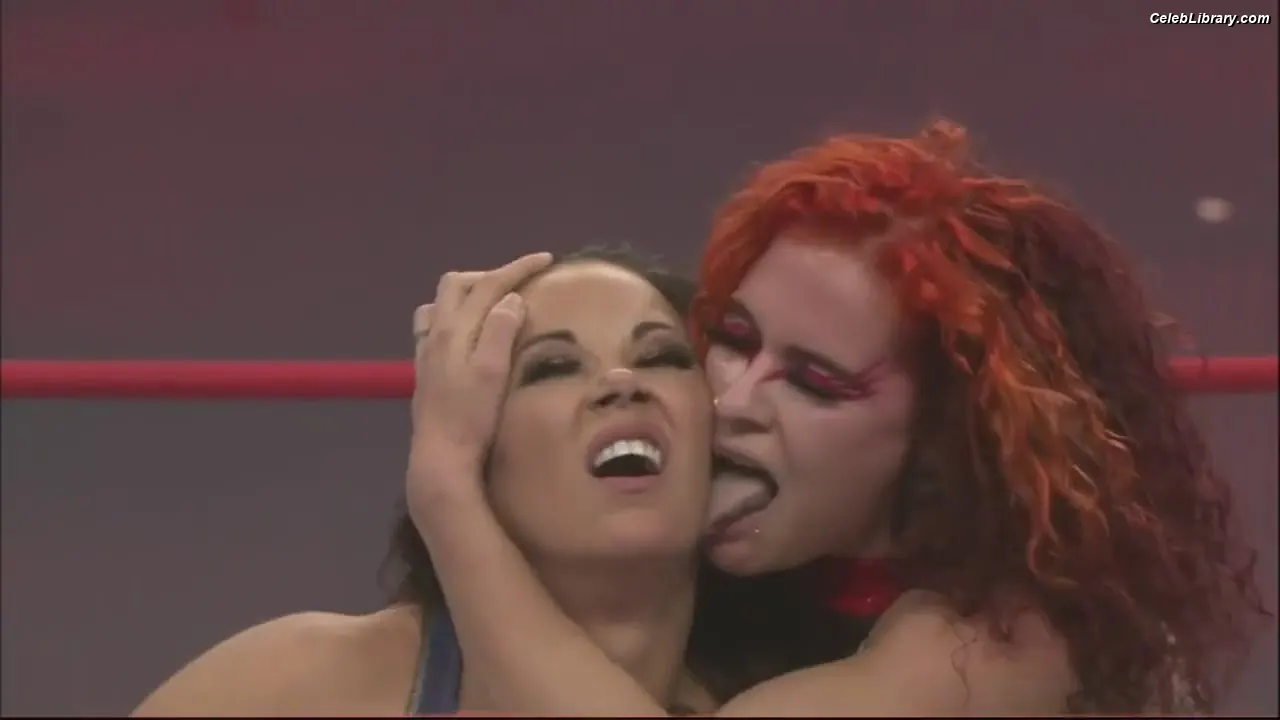 Mickie James photo 5 of 1067