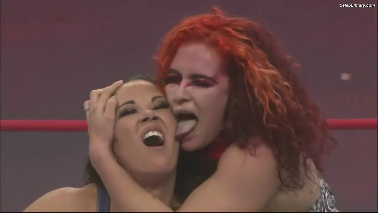 Mickie James photo 8 of 1067