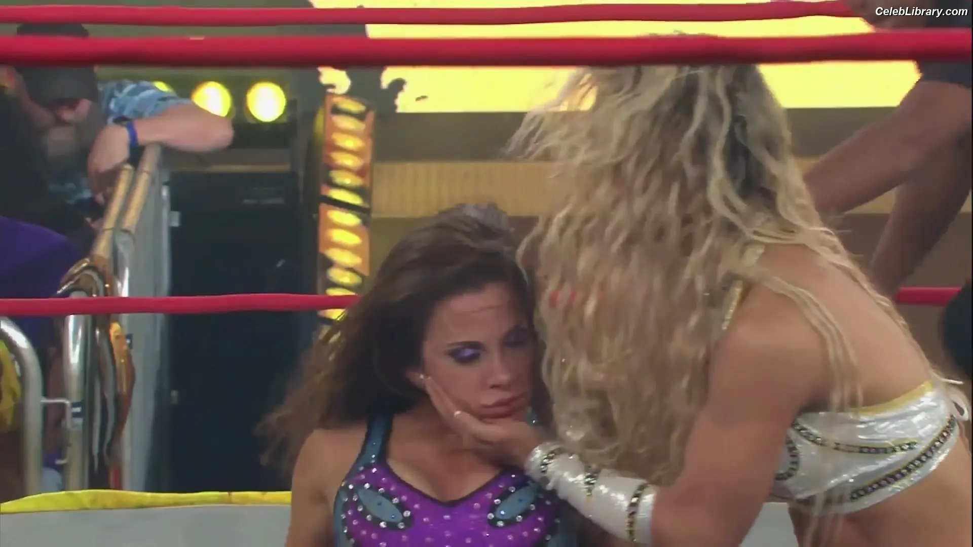 Mickie James photo 17 of 1067