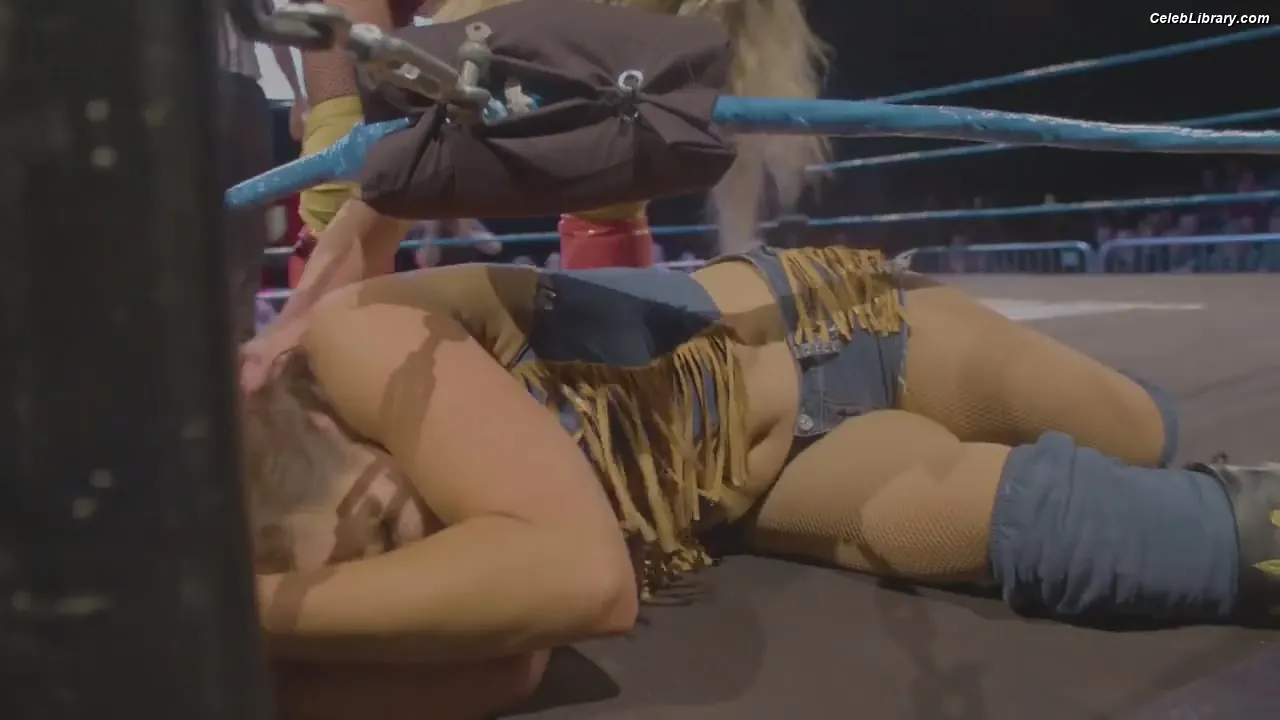 Mickie James photo 13 of 1067