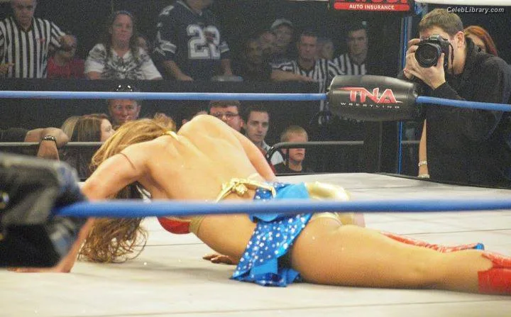 Mickie James photo 4 of 1064