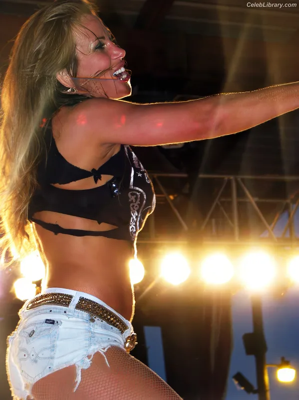 Mickie James photo 9 of 1064