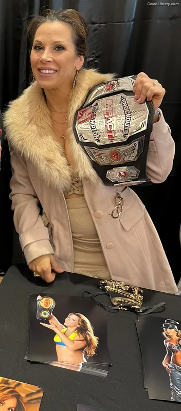 Mickie James photo 24 of 1064