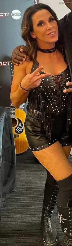 Mickie James photo 3 of 1064