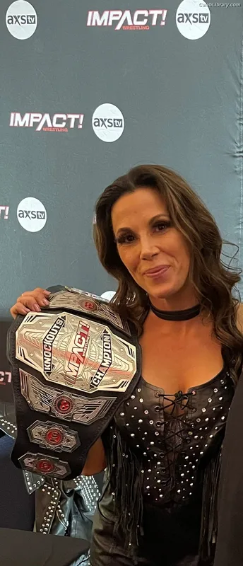 Mickie James photo 4 of 1064