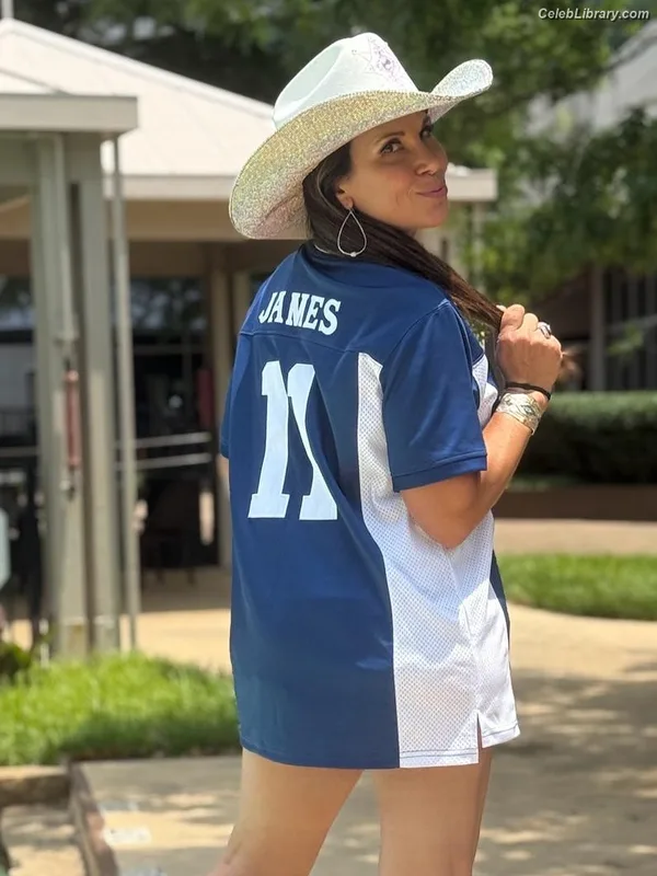 Mickie James photo 1 of 1064
