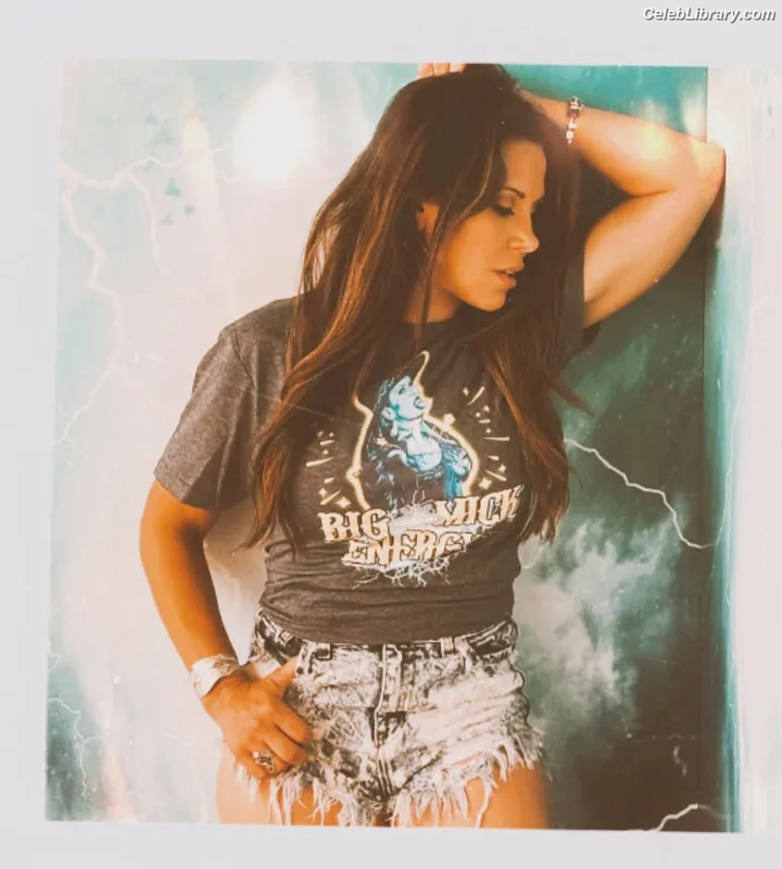 Mickie James photo 5 of 1064