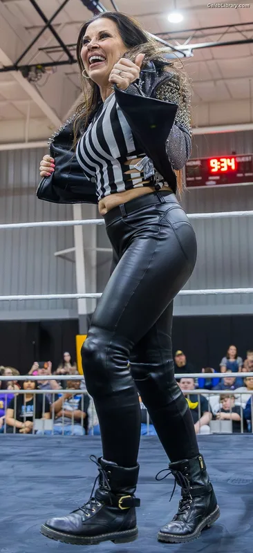 Mickie James photo 6 of 1064