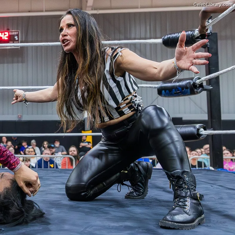 Mickie James photo 7 of 1064