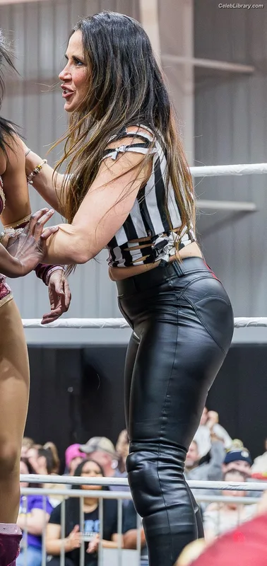 Mickie James photo 8 of 1064