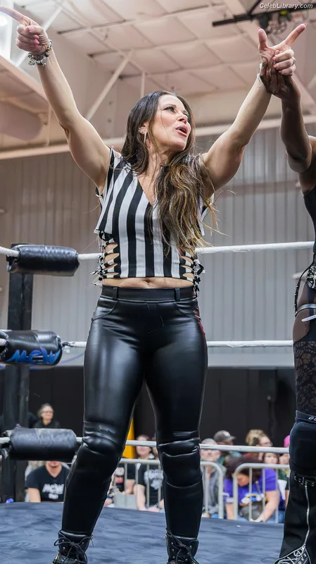 Mickie James photo 9 of 1064