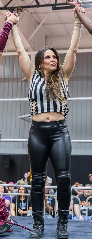Mickie James photo 10 of 1064