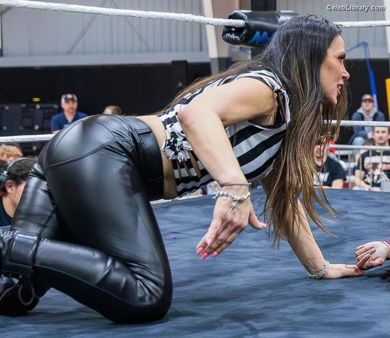 Mickie James photo 11 of 1064