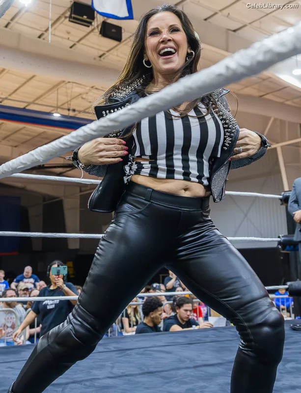 Mickie James photo 13 of 1064