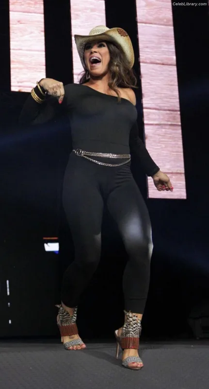 Mickie James photo 3 of 1064