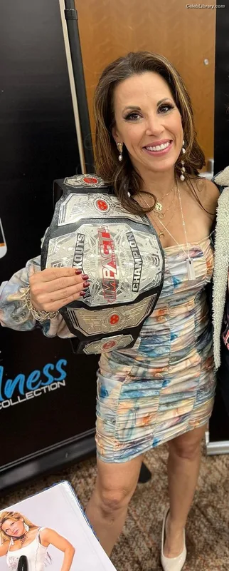 Mickie James photo 11 of 1064