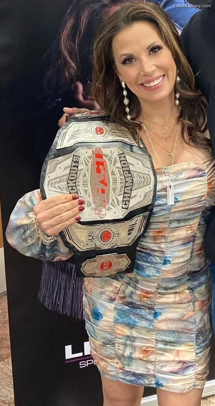 Mickie James photo 14 of 1064