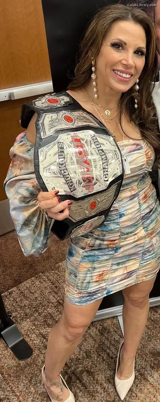 Mickie James photo 18 of 1064