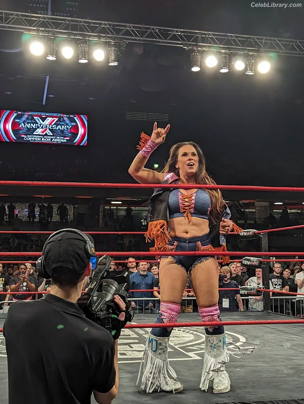 Mickie James photo 4 of 1064
