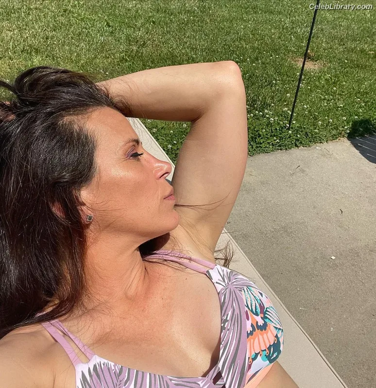 Mickie James photo 9 of 1064