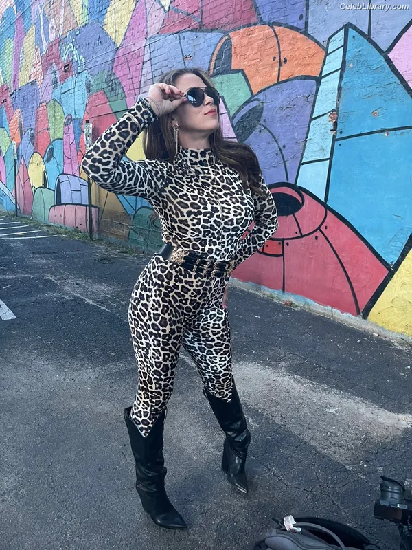 Mickie James photo 5 of 1064