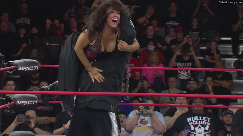 Mickie James photo 11 of 1064