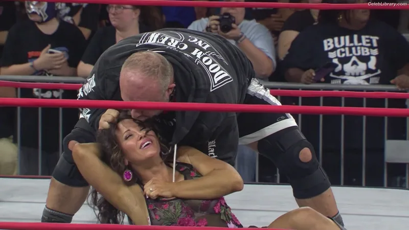 Mickie James photo 4 of 1064