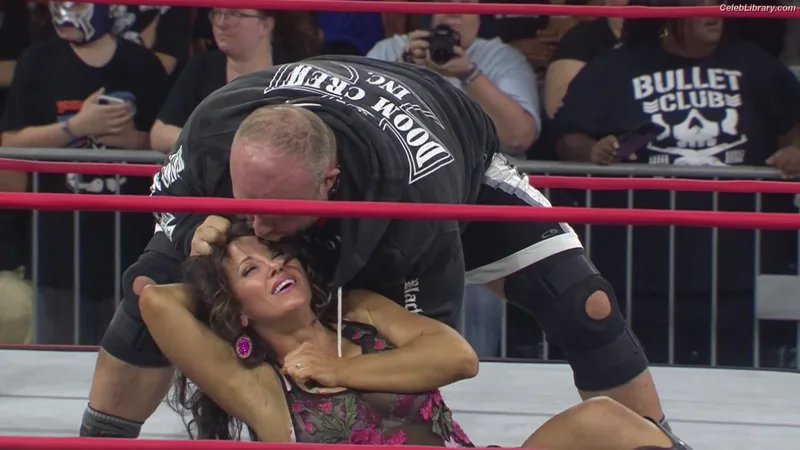 Mickie James photo 5 of 1064