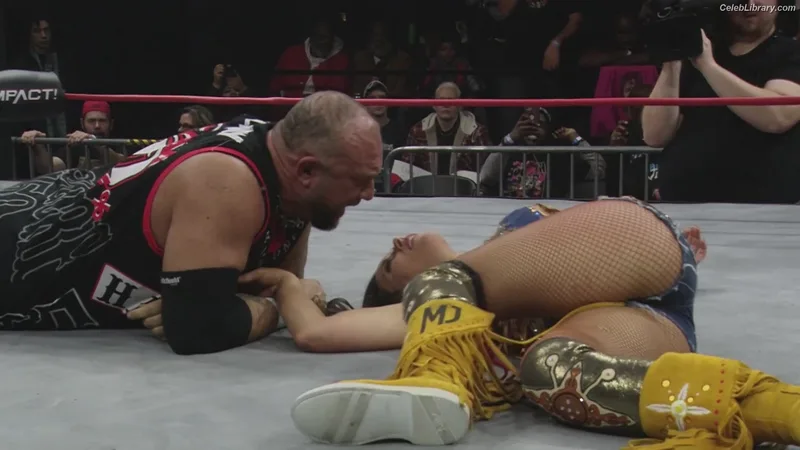 Mickie James photo 2 of 1064