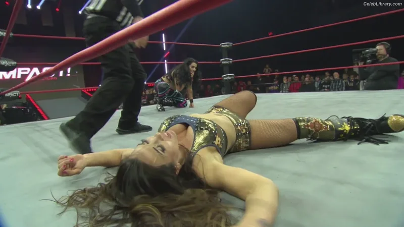 Mickie James photo 2 of 1064