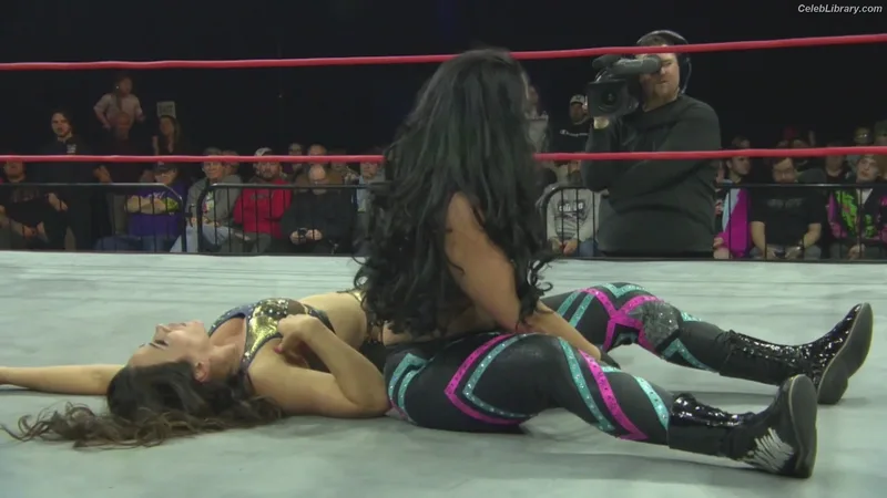 Mickie James photo 7 of 1064
