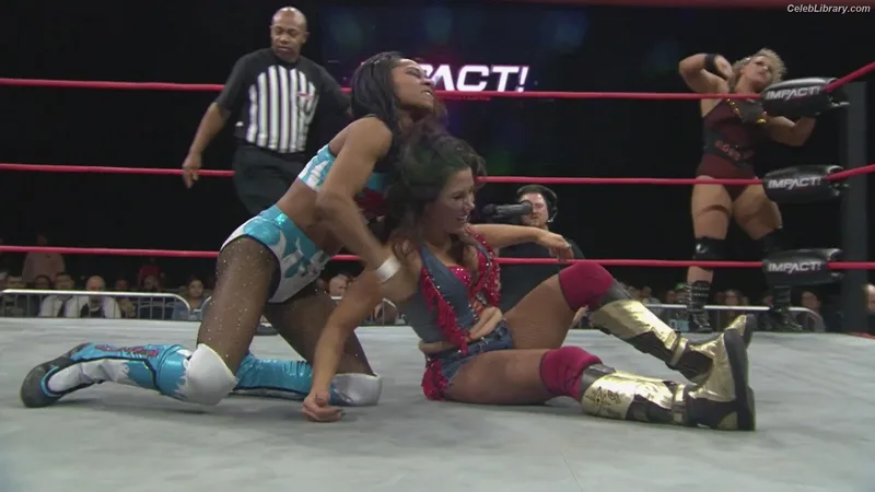 Mickie James photo 7 of 1064