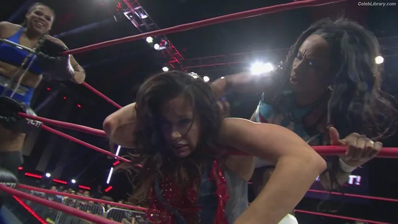 Mickie James photo 7 of 1064