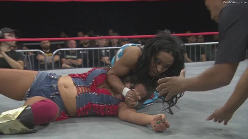 Mickie James photo 6 of 1064